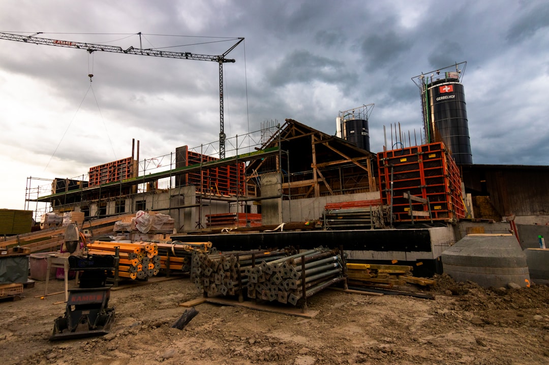 Cantiere industriale in fase di stallo